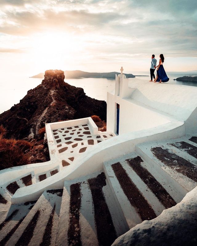 Watching Santorini's Sunset with Your Beloved for an Unforgettable Experience