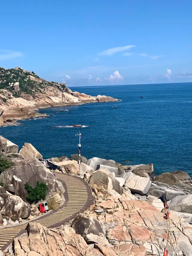 The most beautiful seaside plank road in Huizhou—Sea Turtle Bay