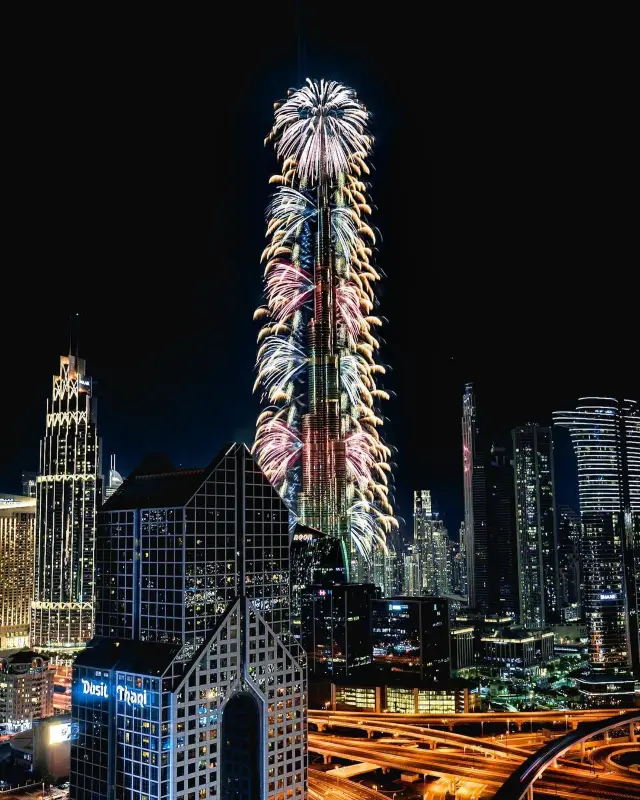 Welcoming 2024 in Grandeur: Dubai's Spectacular New Year Celebration! 🎍