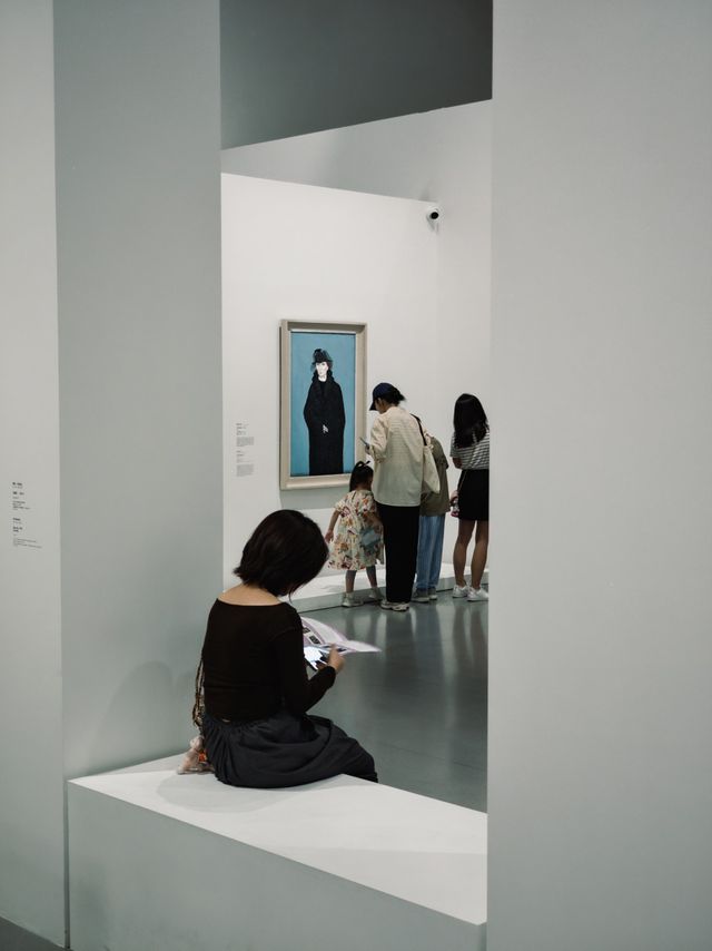 一直很喜歡西岸美術館的感覺，不管是館內的展還是沿著江邊的風景，都可以讓我在這裡放鬆一下午