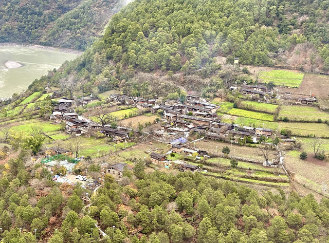 丙中洛「桃花島」