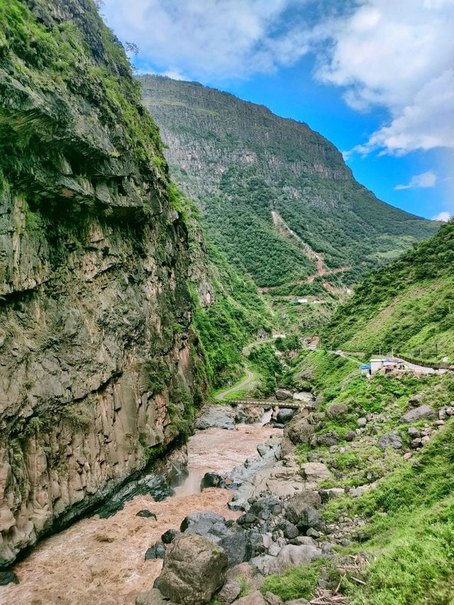 懸崖上的村莊 天梯上的彝寨-四川懸崖村