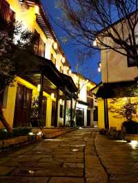 一鎮一島一酒店，巡塘書香，隱於古鎮，逸於書香