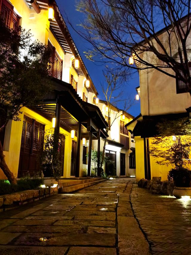 一鎮一島一酒店，巡塘書香，隱於古鎮，逸於書香
