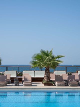 ๐ Herzliya's Hidden Gem: Luxe Beachfront Bliss ๐โจ