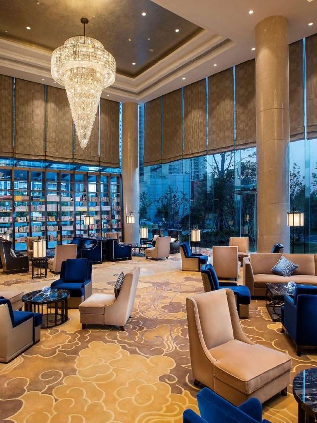 🌟 Wuhan's Riverside Retreat: Hilton's Luxe Charm 🌟