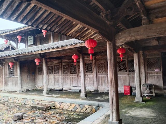 浙江古村落自駕遊～雪溪胡氏大院 胡氏大院位於溫州市泰順縣雪溪鄉橋西村石門樓，建於清道光十二年至同治十。