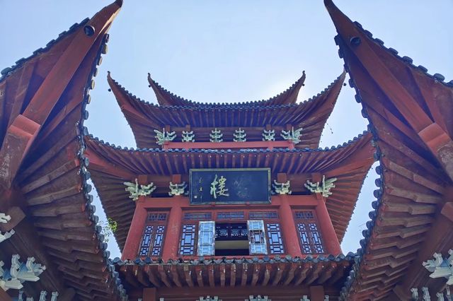 一湖碧水，秀絕天下~~千島湖。