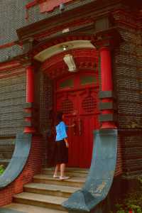一座堪稱歷史建築博物館的大學。