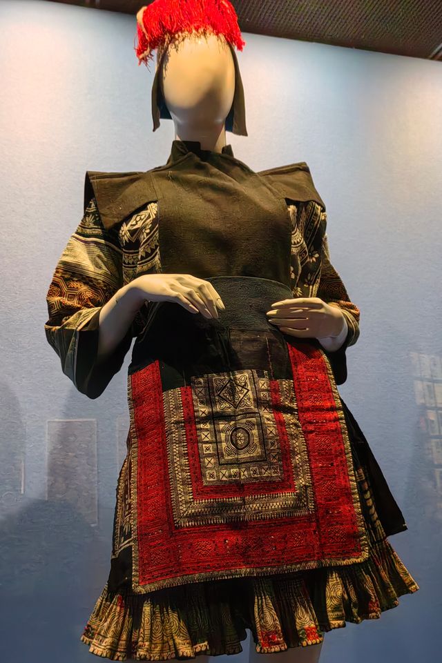 周末看展，少數民族的嫁衣大賞！