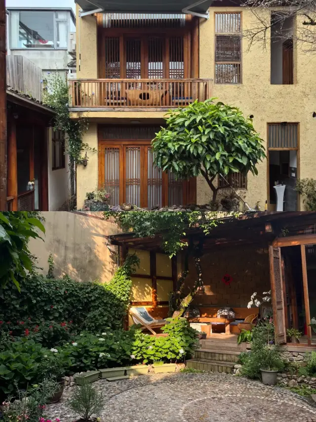 Tengchong, Yunnan! Heshun Ancient Town! A wooden courtyard to stay in