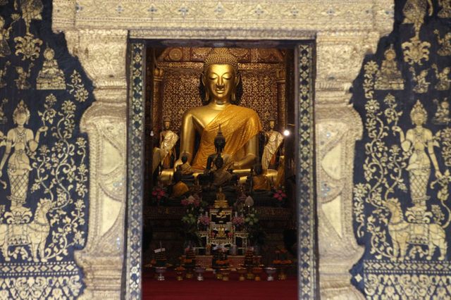Explore the Spiritual Essence of Wat Xieng Thong in Luang Prabang, Laos