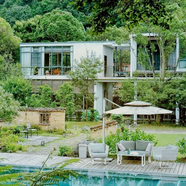 "我哋去嘅呢個隱秘山間民宿，竟然藏住一個大驚喜！"