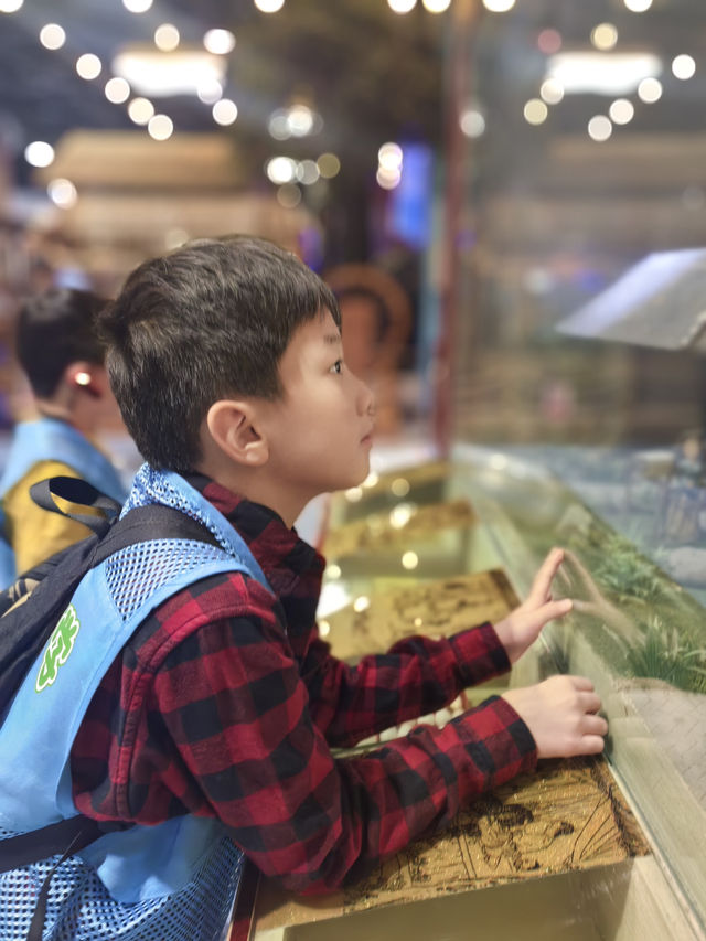相聚中國科技館，探索科技發展！！！
小小科學家探險日，玩轉科技，快樂成長！🔍