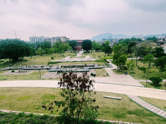 廣東省肇慶市文物古蹟景點：肇庆府署遗址公园，適合觀光旅遊、度假休閒等！