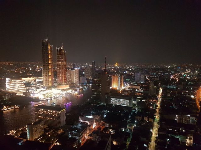 蓮花大酒店：曼谷空中酒吧體驗
