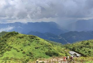 Exploring the "Little Emei" of Eastern Sichuan: An In-Depth Travelogue of Dazhou's Batai Mountain