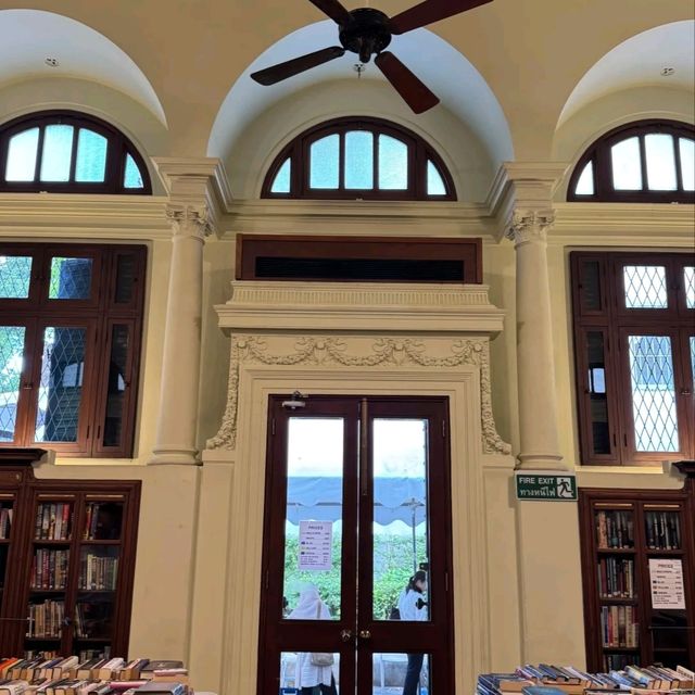 曼谷最美圖書館📚復古控必衝！英文書大清倉趁週末搶啦！