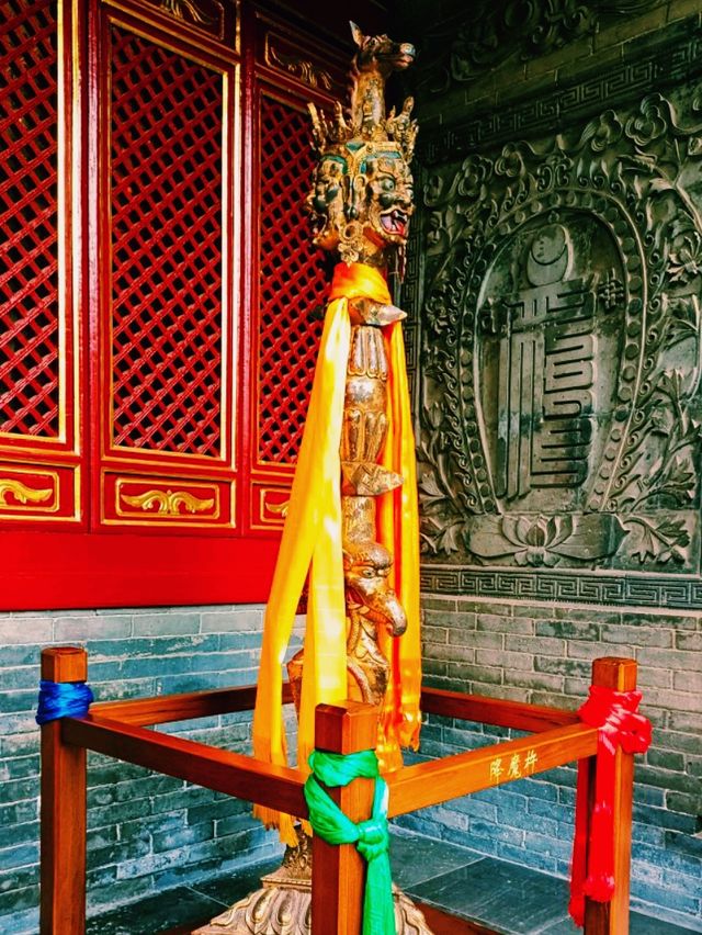 Beyond the Clouds: A Traveler’s Journey to Yaqing Temple’s Spiritual Solitude