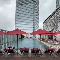 08年的香港海景W酒店非凡套 帶我穿越回經濟上行期…