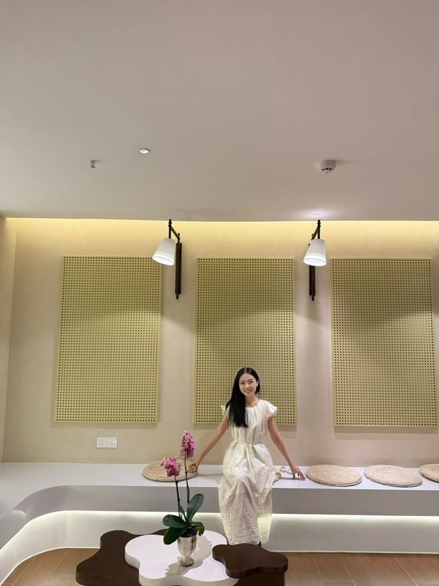 住進一座藝術館｜成都呢間啖物酒店真係好識營造氛圍！🎨 旅行就係住入人哋嘅生活，而呢次嚟成都，我直