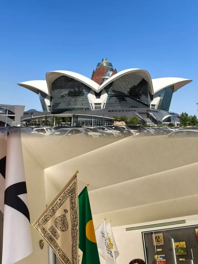 巴庫係一座融合咗古老傳統同現代風貌嘅城市