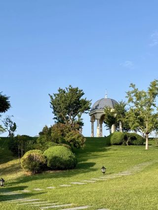 Hilton Dalian Golden Pebble Beach Resort is perfect for family trips with kids!