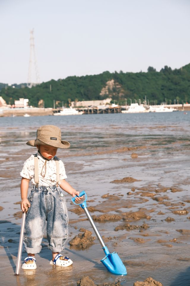 溫州遛娃|夏日洞頭趕海灘塗上撿到的九節蝦