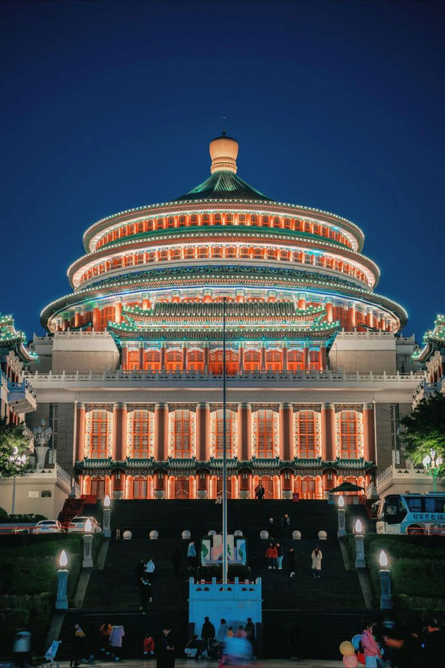 重庆人民大禮堂：凝固的山城史詩，綻放的建築瑰寶