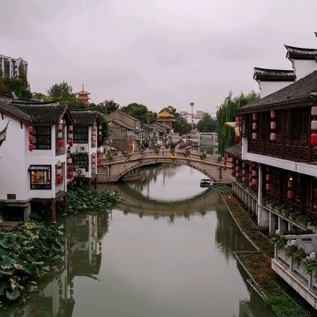 🌊 Qibao Ancient Town Waterfronts: Canals and Reflections 🌊 Qibao Ancient Town Waterfronts: Canals and Reflections