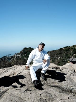 National Day Holiday on October 1st · Climbing Mount Tai