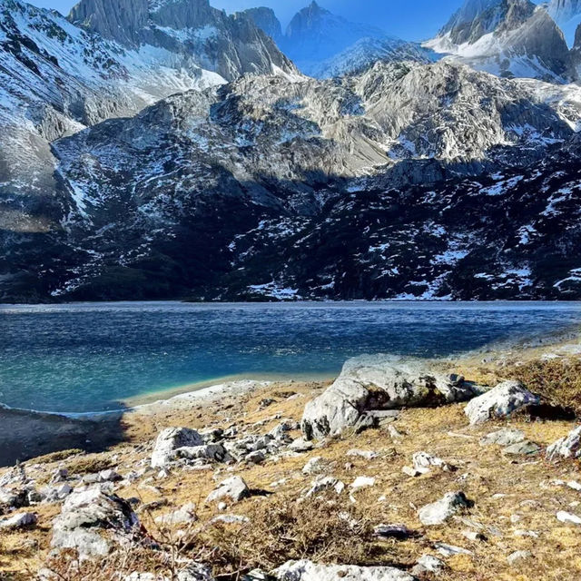 🇨🇳아부지츠에서 만난 인생 최고의 풍경!🏔️ 호수와 설산의 완벽한 조화