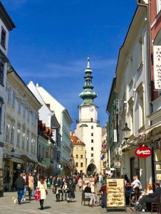 Điểm đến không thể bỏ qua của Kỵ sĩ cô độc! Cẩm nang tham quan thành phố Bratislava trong một ngày