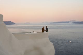 Отель на вулканическом утёсе