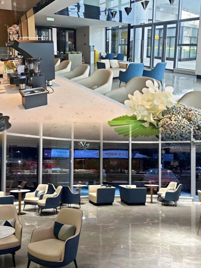 肇慶住對=躺贏!嘉虹酒店把七星岩湖景搬進房間 肇慶住對=躺贏!嘉虹酒店把七星岩湖景搬進房間