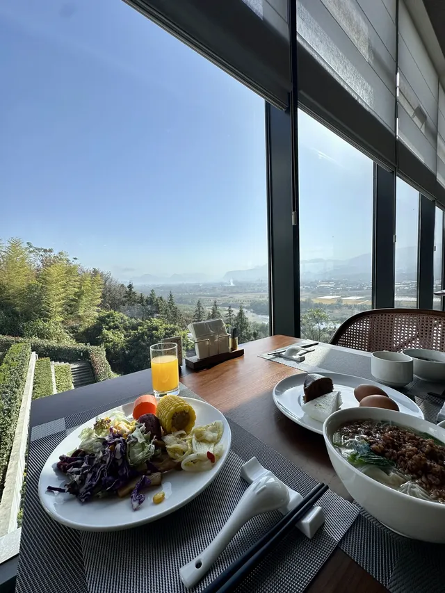 在山谷,觀雲,聽琴,見自己 在山谷,觀雲,聽琴,見自己