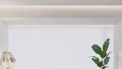  . 옌팅(盐亭): 산봉우리와 운무에 둘러싸인 이 작은 도시는 현대인들이 한숨 돌릴 수 있는 힐링의 안식처입니다. 이번 여행은 유명 관광지 인증샷이나 SNS 트래픽을 좇는 것이 아니라, 진정으로 발걸음을 늦추고 '몸과 마음의 휴식'이라는 방식으로 윈치이징(云栖逸境) 민박의 고요함, 위룽산(玉龙山)의 웅장함, 짠자허(昝家河) 저수지의 아름다운 호수 풍경, 징안쓰(净安寺)의 선(禅)의 경지, 그리고 레이주(嫘祖) 고향 명승지의 천년 인문학을 체험하는 것입니다. 이 코스의 가장 큰 매력은 속세에서 벗어나 산수 사이에서 자유롭고 평안한 마음을 찾으며, 시간이 흐르는 것을 음미하고 내면의 울림에 조용히 귀 기울이는 데 있습니다. — traveler post in 옌팅