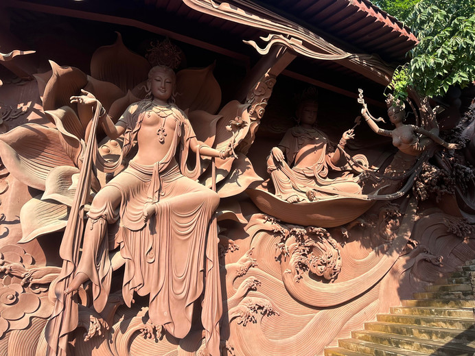 綿陽聖水寺｜赤砂岩の彫刻叙事詩チェックインガイド | Trip.com 綿陽