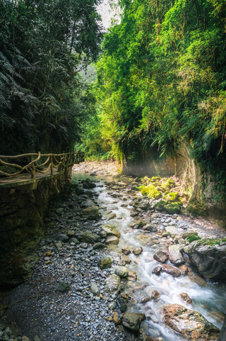 Untuk petualangan arung jeram di musim panas guna menghindari panas, kami sarankan langsung menuju ke Bashan Grand Canyon!