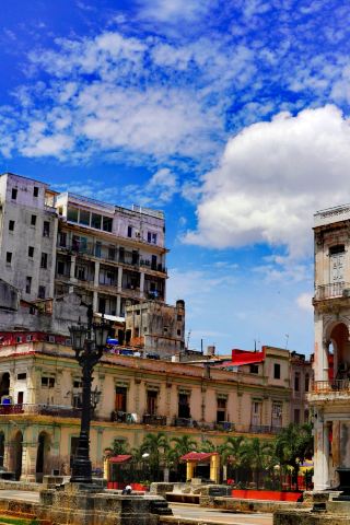 Traces of the emerald crocodile, the cold shirt and dusty chant — experiencing Cuba’s warmth and chill at the Havana Grand Hotel