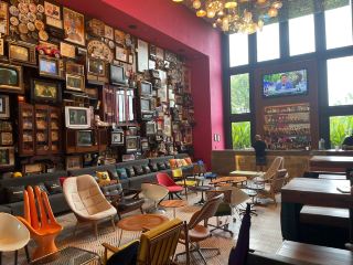 Magnificent Hotel with Diverse Cuisine and Exceptional Service
