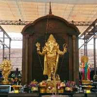 สักการะศาลพระพิฆเนศ อาเขตเชียงใหม่