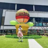 葵芳擁抱主題藝術裝置