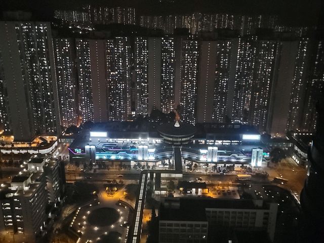 【居高臨下】九龍東皇冠假日酒店：將軍澳夜景縈繞 繁華交相輝映