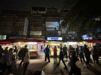 เดินตลาดนัดกลางคืน RAOHE Night Market
