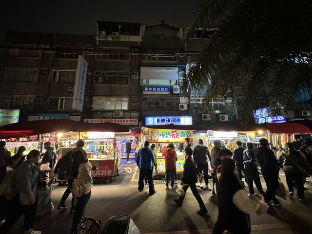 เดินตลาดนัดกลางคืน RAOHE Night Market