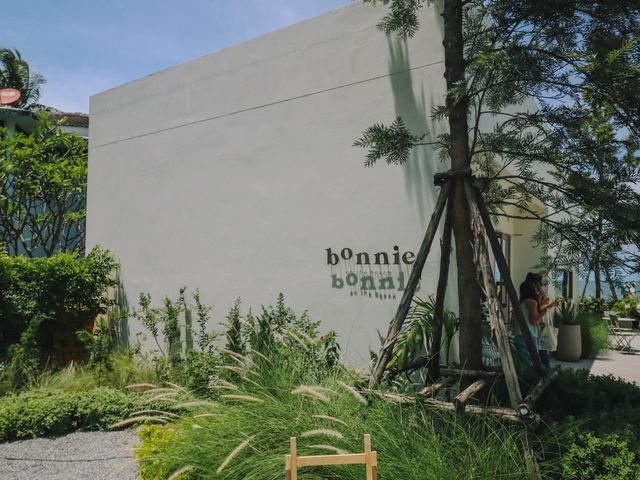 bOnnie on the beach คาเฟ่สุดมินิมอล ริมทะเลชะอำ