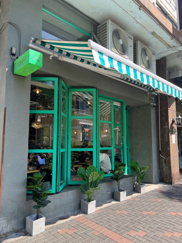 旺角歐陸風咖啡店創新開心果拿鐵☕️