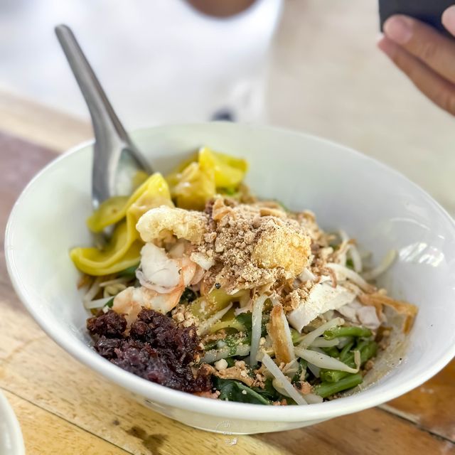 บะหมี่น้ำกุ้ง เจ้าอร่อยย่านบางเหนียว ภูเก็ต