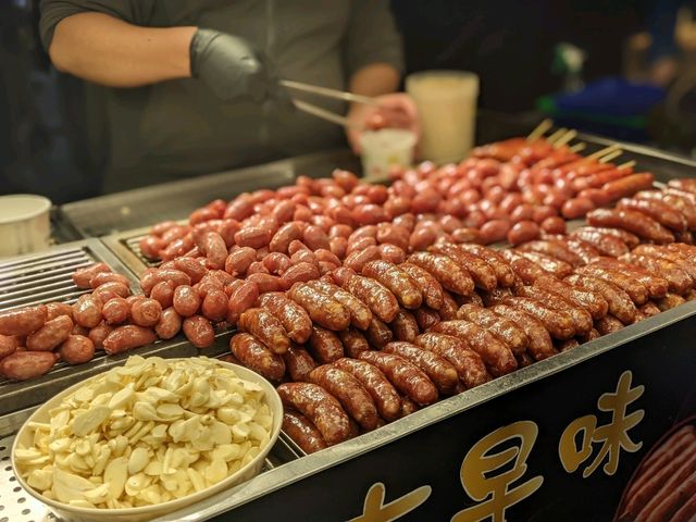 台北最有人氣既夜市😗人頭湧湧